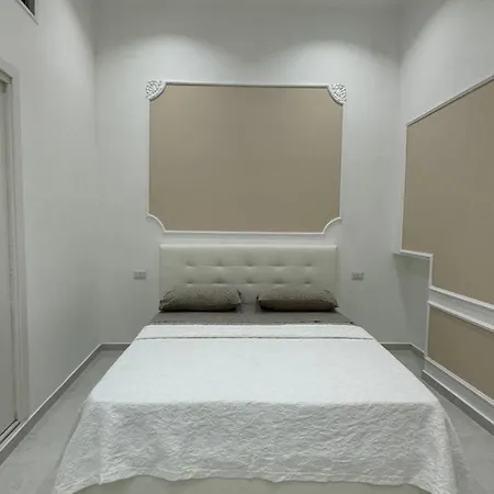 O'vascio E Maruzzella Naples